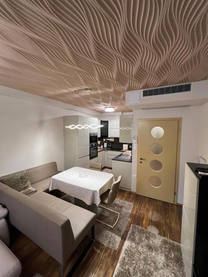 Appartement Párizsi Udvar Prémium Apartman à Debrecen Extérieur photo