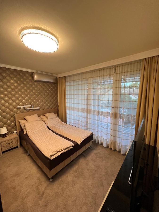 Appartement Párizsi Udvar Prémium Apartman à Debrecen Extérieur photo
