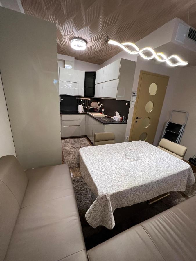 Appartement Párizsi Udvar Prémium Apartman à Debrecen Extérieur photo