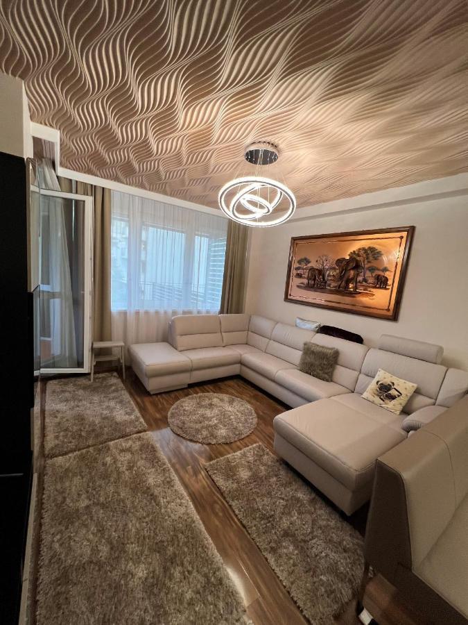 Appartement Párizsi Udvar Prémium Apartman à Debrecen Extérieur photo