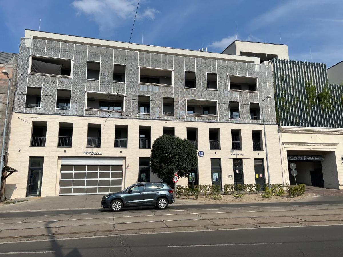 Appartement Párizsi Udvar Prémium Apartman à Debrecen Extérieur photo